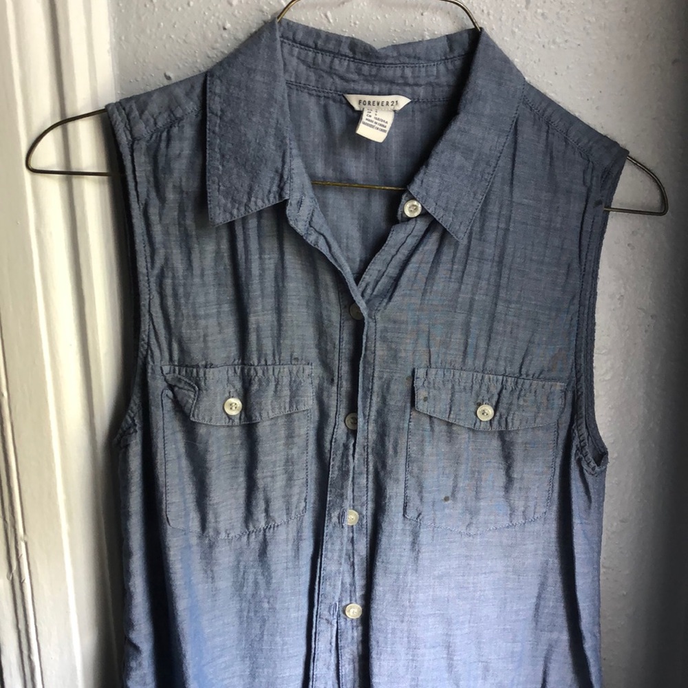 Sleeveless style button up